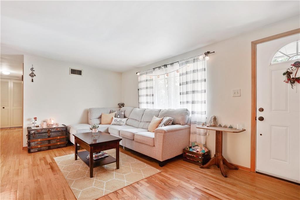 204 Hillendale Road Pittsburgh, PA 15237 - Photo 4 of 25 Beautiful hardwood floors throughout the main floor