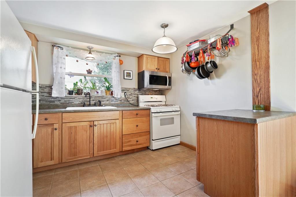 204 Hillendale Road Pittsburgh, PA 15237 - Photo 9 of 25 Kitchen is open and offers great counter space