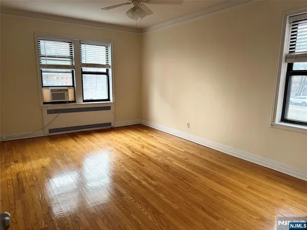 $2,400 | 100 Prospect Avenue, Unit 2L, Hackensack, NJ 07601