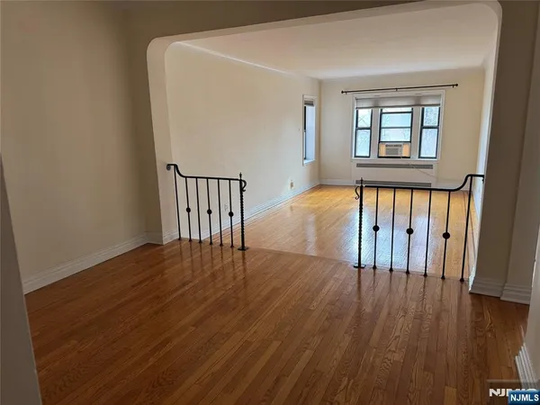 $2,400 | 100 Prospect Avenue, Unit 2L, Hackensack, NJ 07601