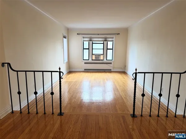 $2,400 | 100 Prospect Avenue, Unit 2L, Hackensack, NJ 07601