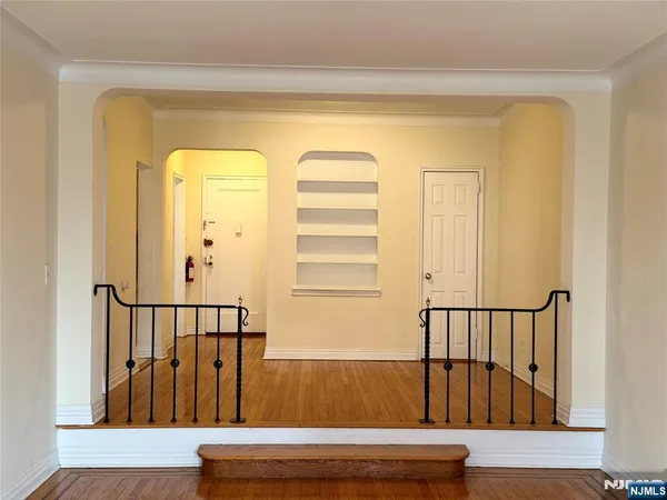$2,400 | 100 Prospect Avenue, Unit 2L, Hackensack, NJ 07601