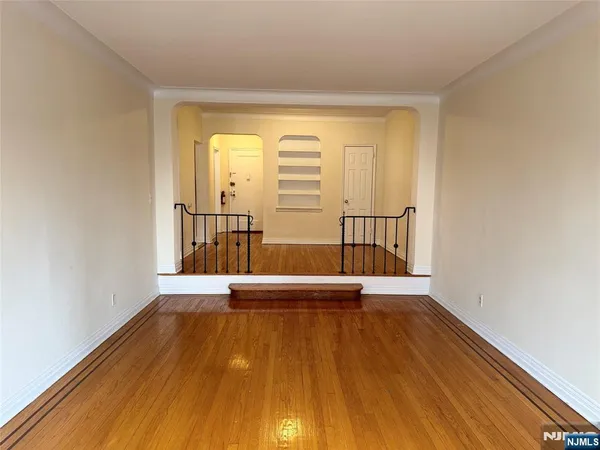 $2,400 | 100 Prospect Avenue, Unit 2L, Hackensack, NJ 07601