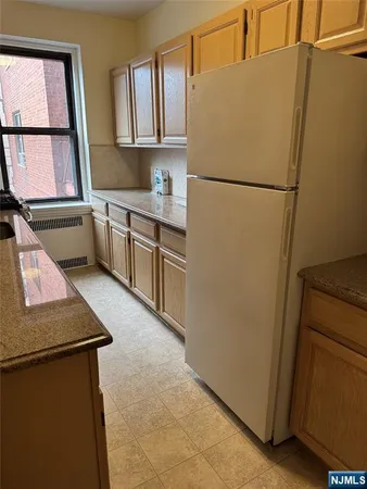 $2,400 | 100 Prospect Avenue, Unit 2L, Hackensack, NJ 07601