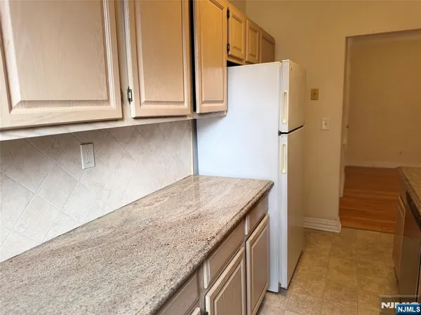 $2,400 | 100 Prospect Avenue, Unit 2L, Hackensack, NJ 07601