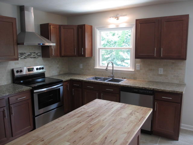 211 Jonathan Place Oak Ridge, TN 37830 - Photo 2 of 18 211 JONATHAN 055