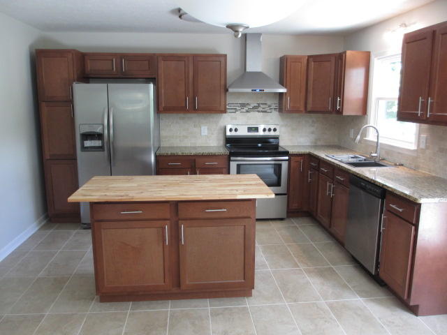 211 Jonathan Place Oak Ridge, TN 37830 - Photo 3 of 18 211 JONATHAN 054