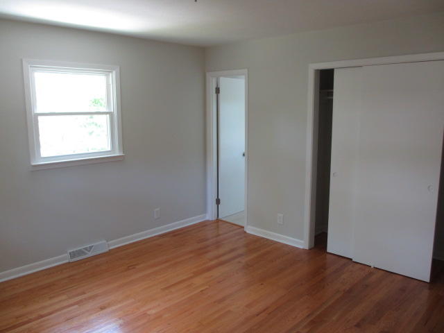 211 Jonathan Place Oak Ridge, TN 37830 - Photo 6 of 18 211 JONATHAN 044