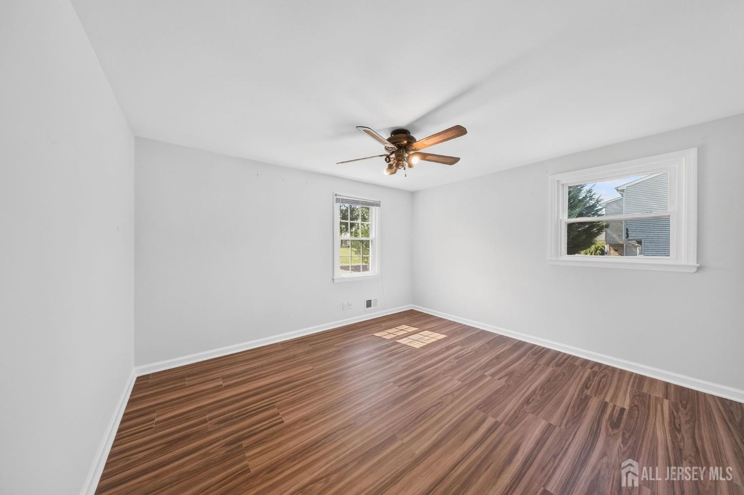 647 Cook Avenue Middlesex, NJ 08846 - Photo 12 of 33 Gallery Image 12