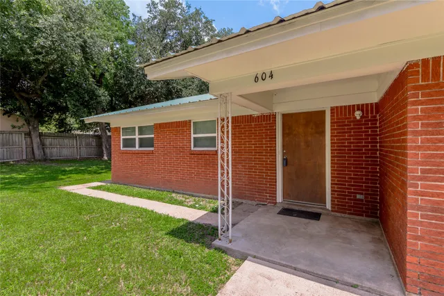 a view of front of house with a yard