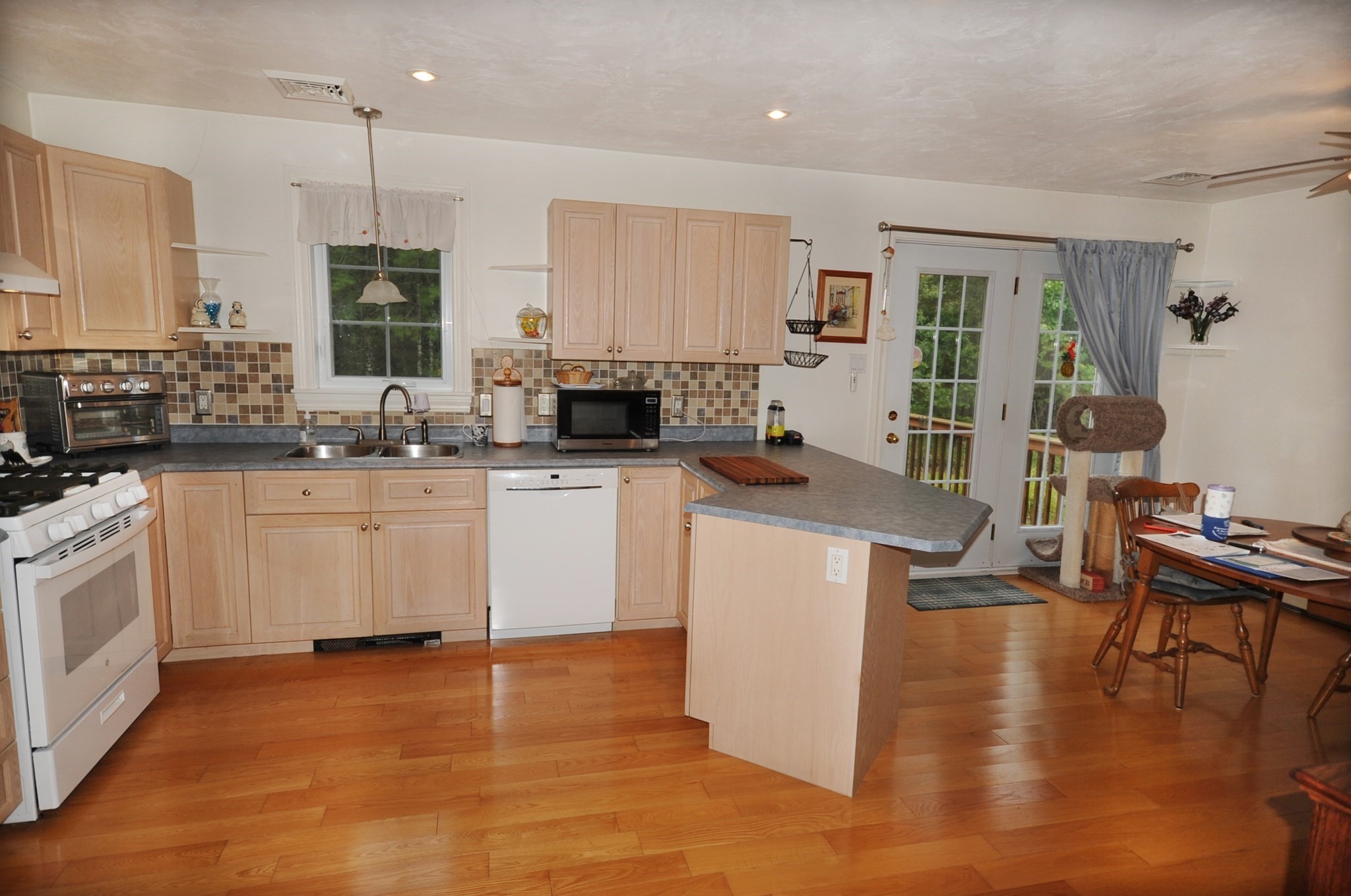 868 Main Street Wareham, MA 02576 - Photo 4 of 26 Gallery Image 4
