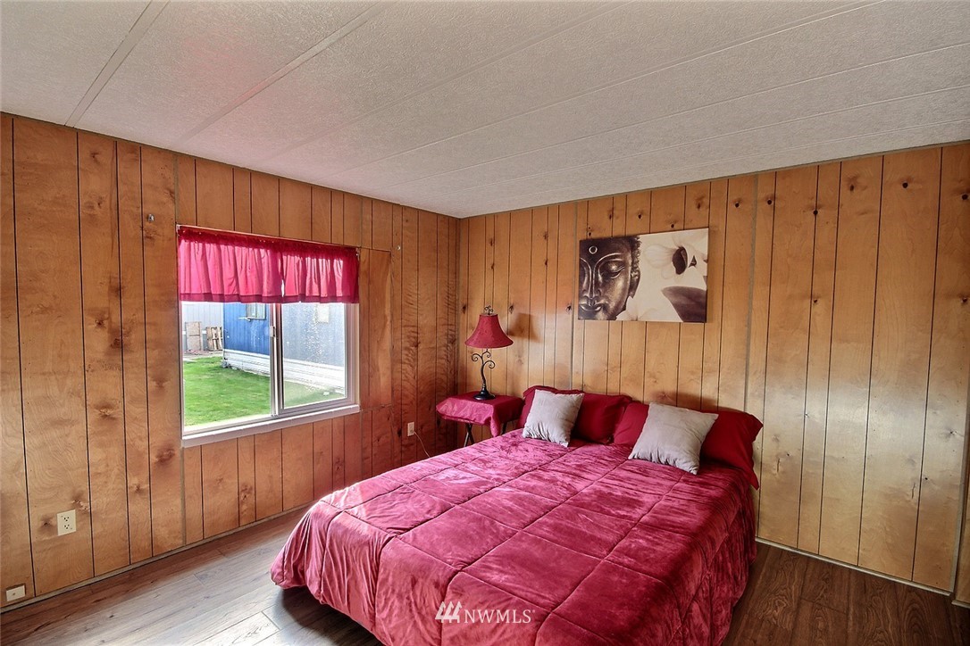 15263 Oak Drive Renton, WA 98058 - Photo 12 of 23 Gallery Image 12