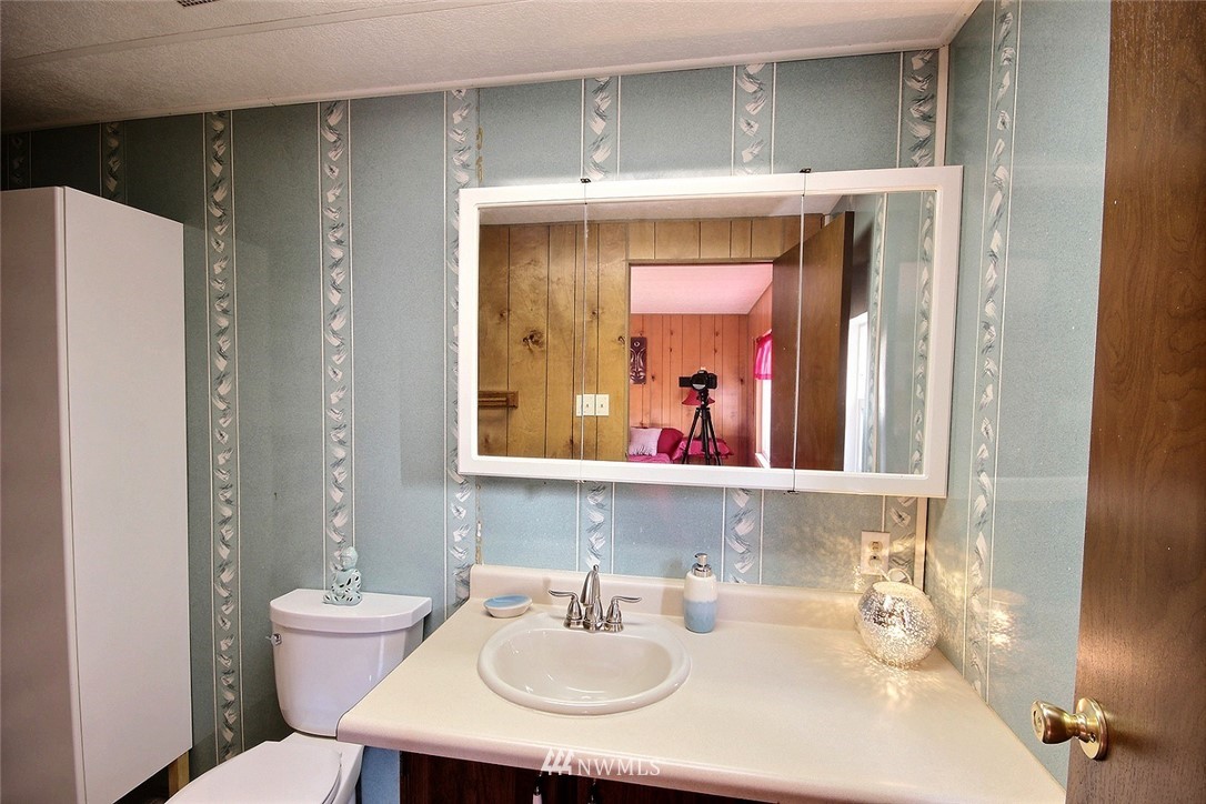 15263 Oak Drive Renton, WA 98058 - Photo 14 of 23 Gallery Image 14