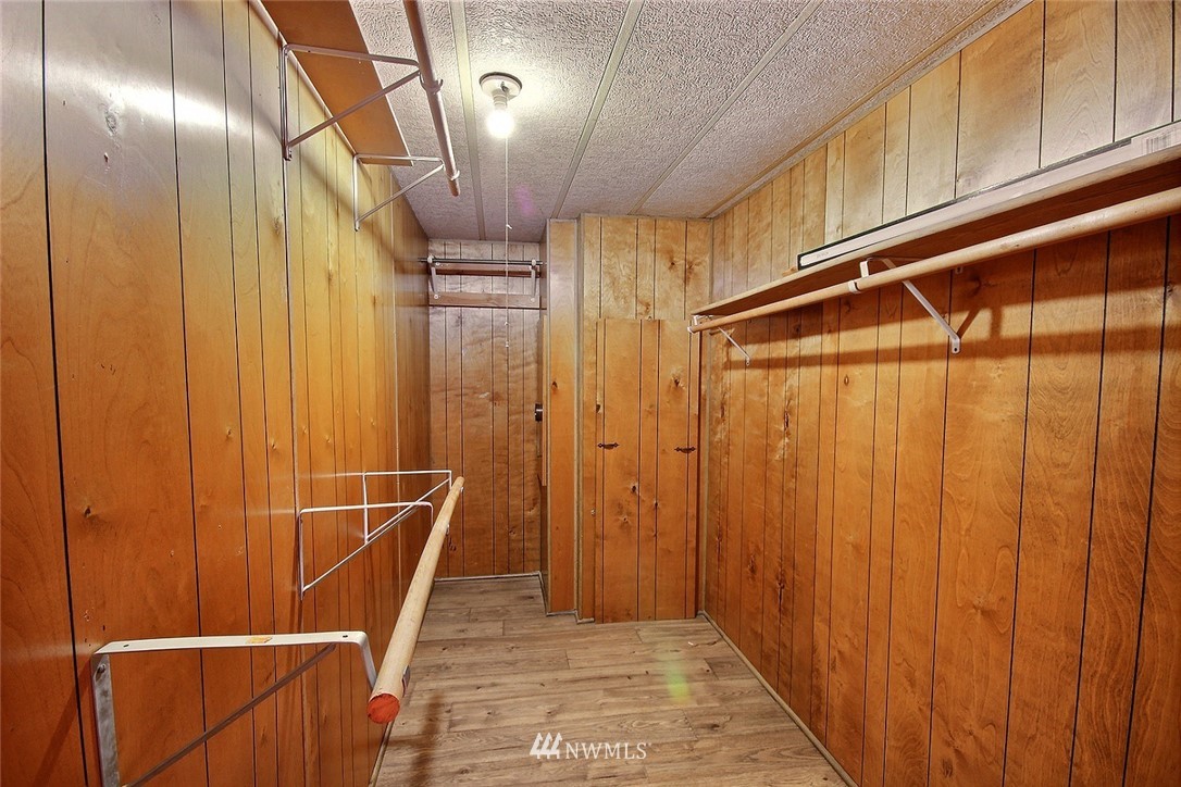 15263 Oak Drive Renton, WA 98058 - Photo 15 of 23 Gallery Image 15