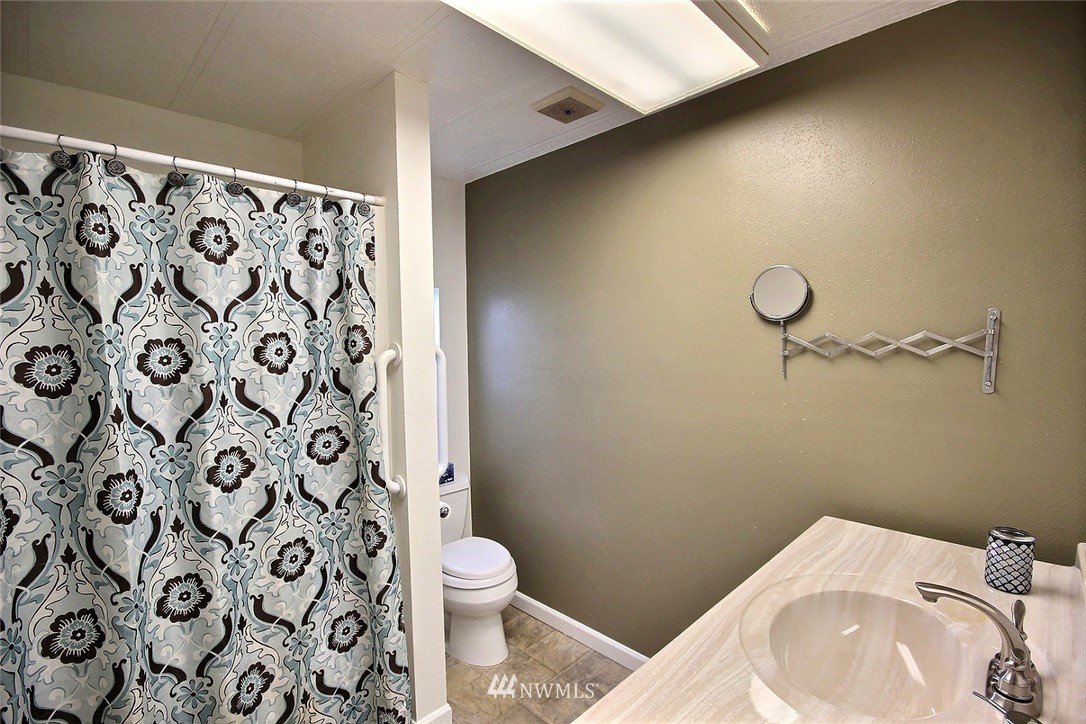 15263 Oak Drive Renton, WA 98058 - Photo 16 of 23 Gallery Image 16