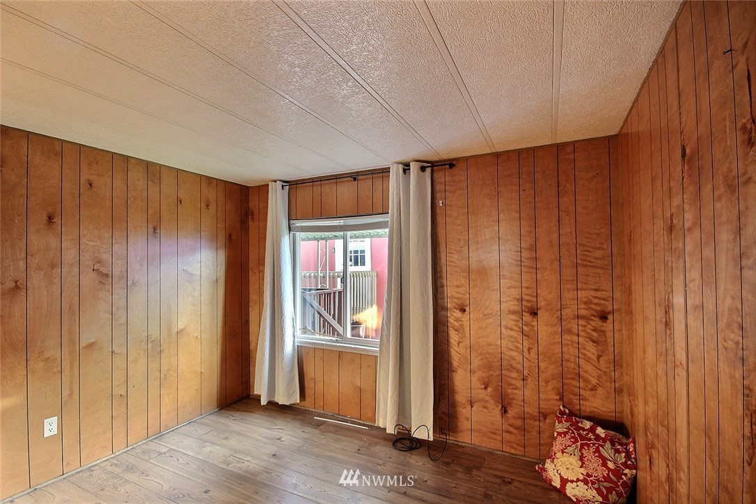 15263 Oak Drive Renton, WA 98058 - Photo 17 of 23 Gallery Image 17