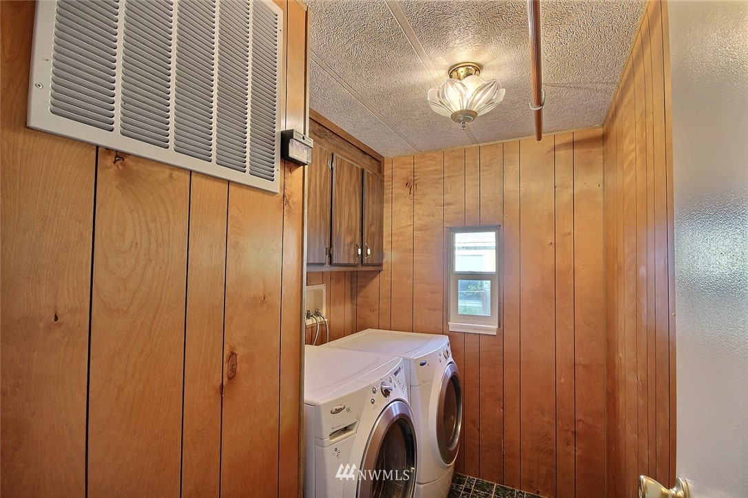 15263 Oak Drive Renton, WA 98058 - Photo 18 of 23 Gallery Image 18