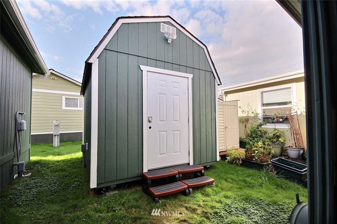 15263 Oak Drive Renton, WA 98058 - Photo 21 of 23 Gallery Image 21