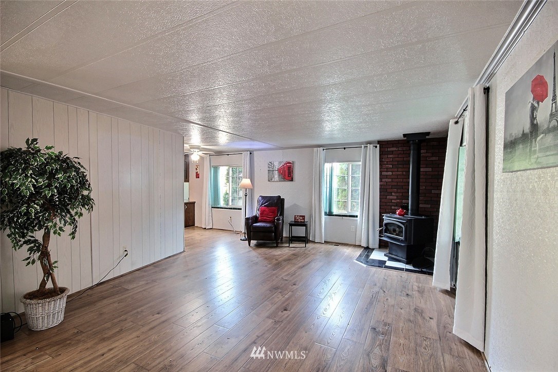 15263 Oak Drive Renton, WA 98058 - Photo 4 of 23 Gallery Image 4