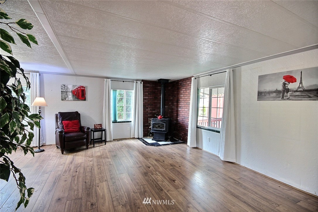15263 Oak Drive Renton, WA 98058 - Photo 6 of 23 Gallery Image 6