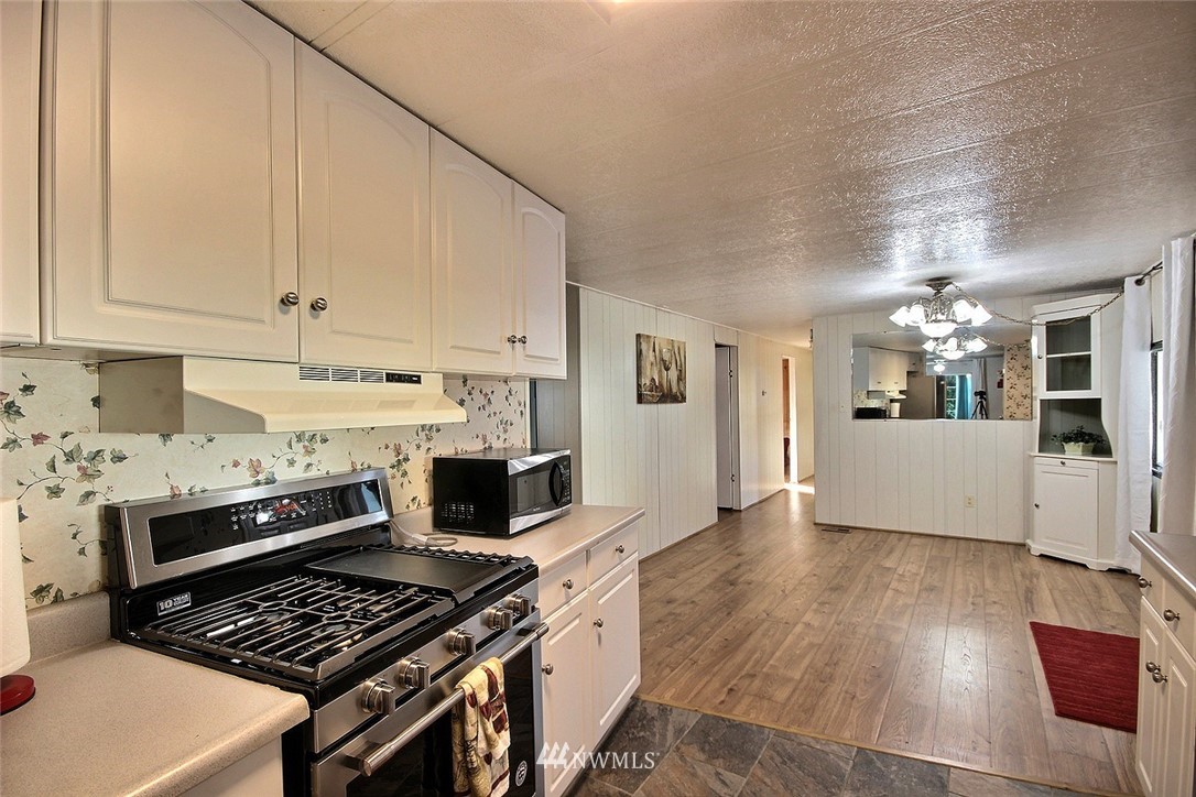 15263 Oak Drive Renton, WA 98058 - Photo 7 of 23 Gallery Image 7