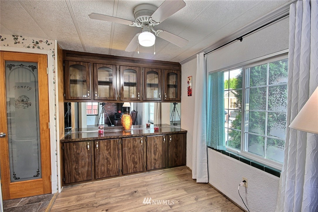 15263 Oak Drive Renton, WA 98058 - Photo 9 of 23 Gallery Image 9