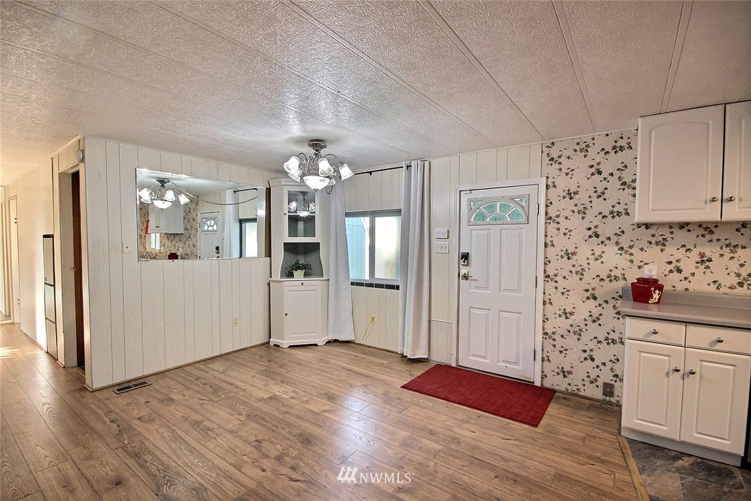 15263 Oak Drive Renton, WA 98058 - Photo 10 of 23 Gallery Image 10