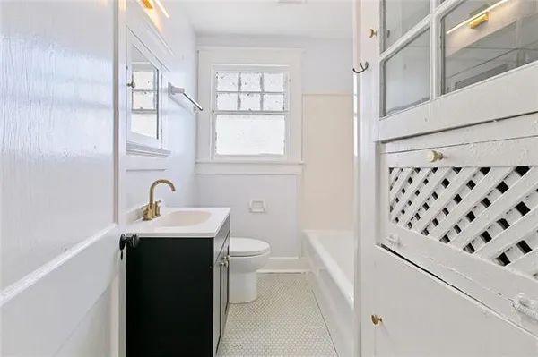 $2,400 | 4119 South Saratoga Street, Unit U, New Orleans, LA 70115