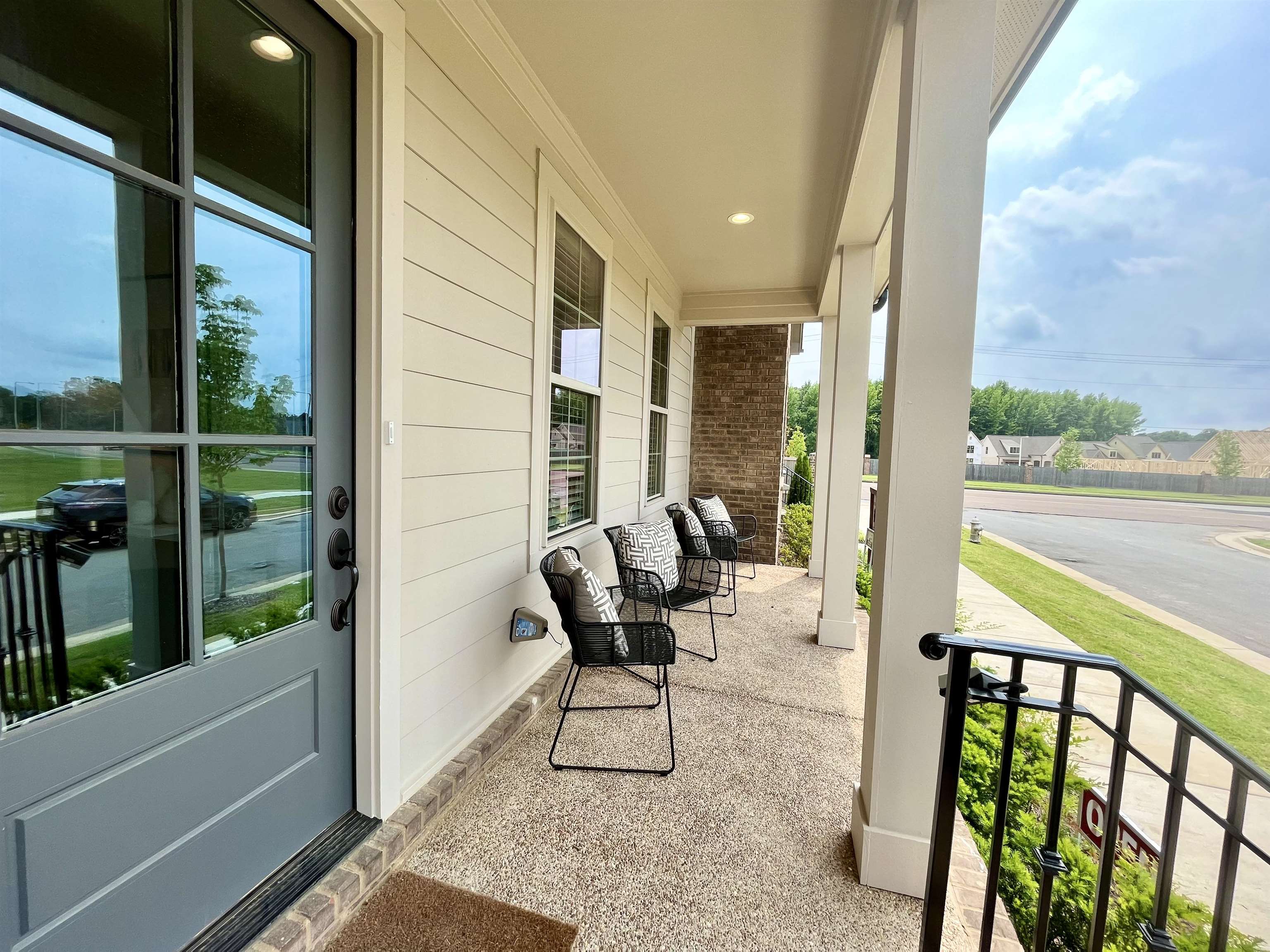 558 Ashburn Drive Collierville, TN 38017 - Photo 4 of 21 a view of balcony with furniture