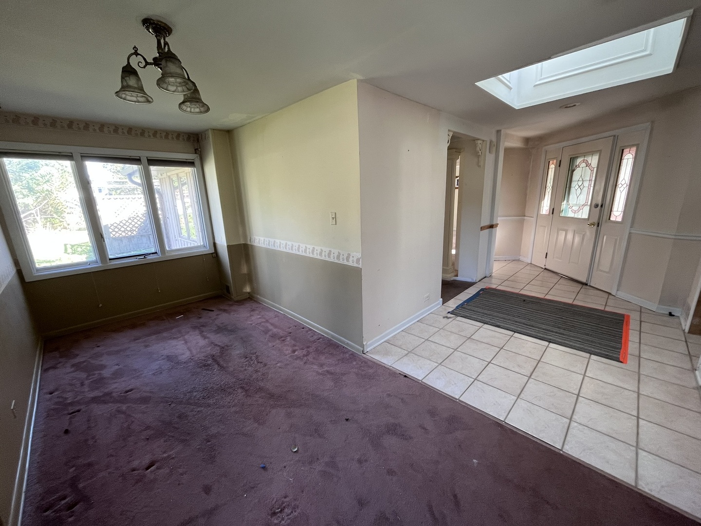 1700 Forest Avenue Des Plaines, IL 60018 - Photo 4 of 20 a view of an empty room and window