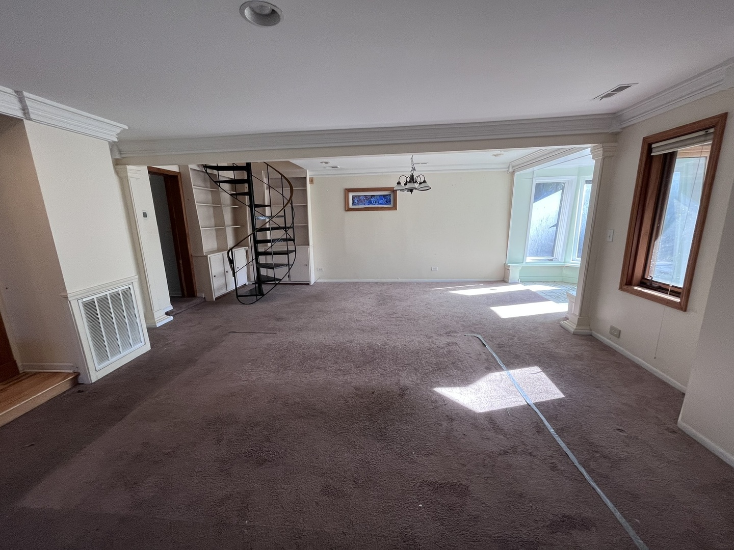 1700 Forest Avenue Des Plaines, IL 60018 - Photo 7 of 20 a view of a livingroom with an empty space and a window