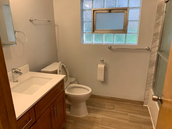$1,300 | 4221 South Mozart Street, Unit G, Chicago, IL 60632