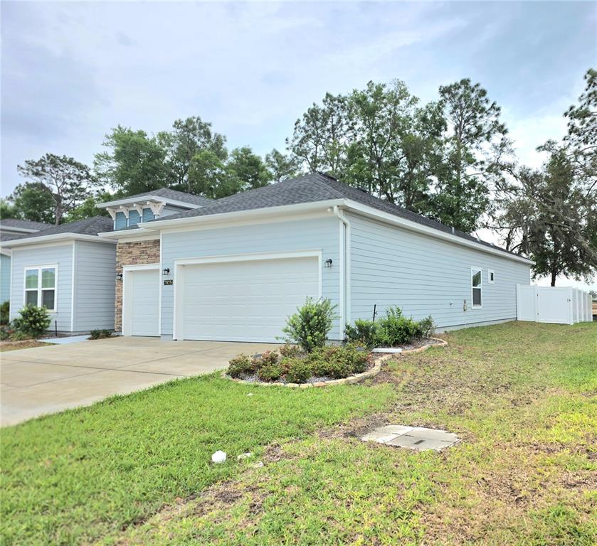 7875 Southwest 74th Street Ocala, FL 34474 - Photo 3 of 28 a backyard of a house with plants and trees