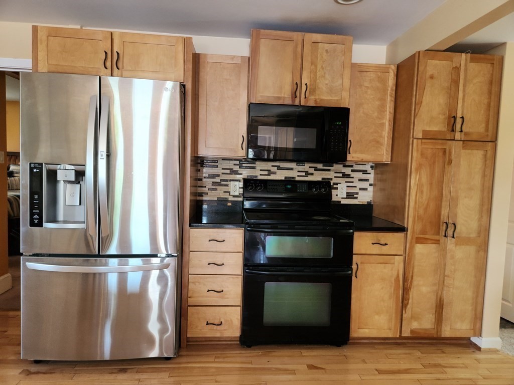 7 Ridgecrest Avenue Fairhaven, MA 02719 - Photo 4 of 27