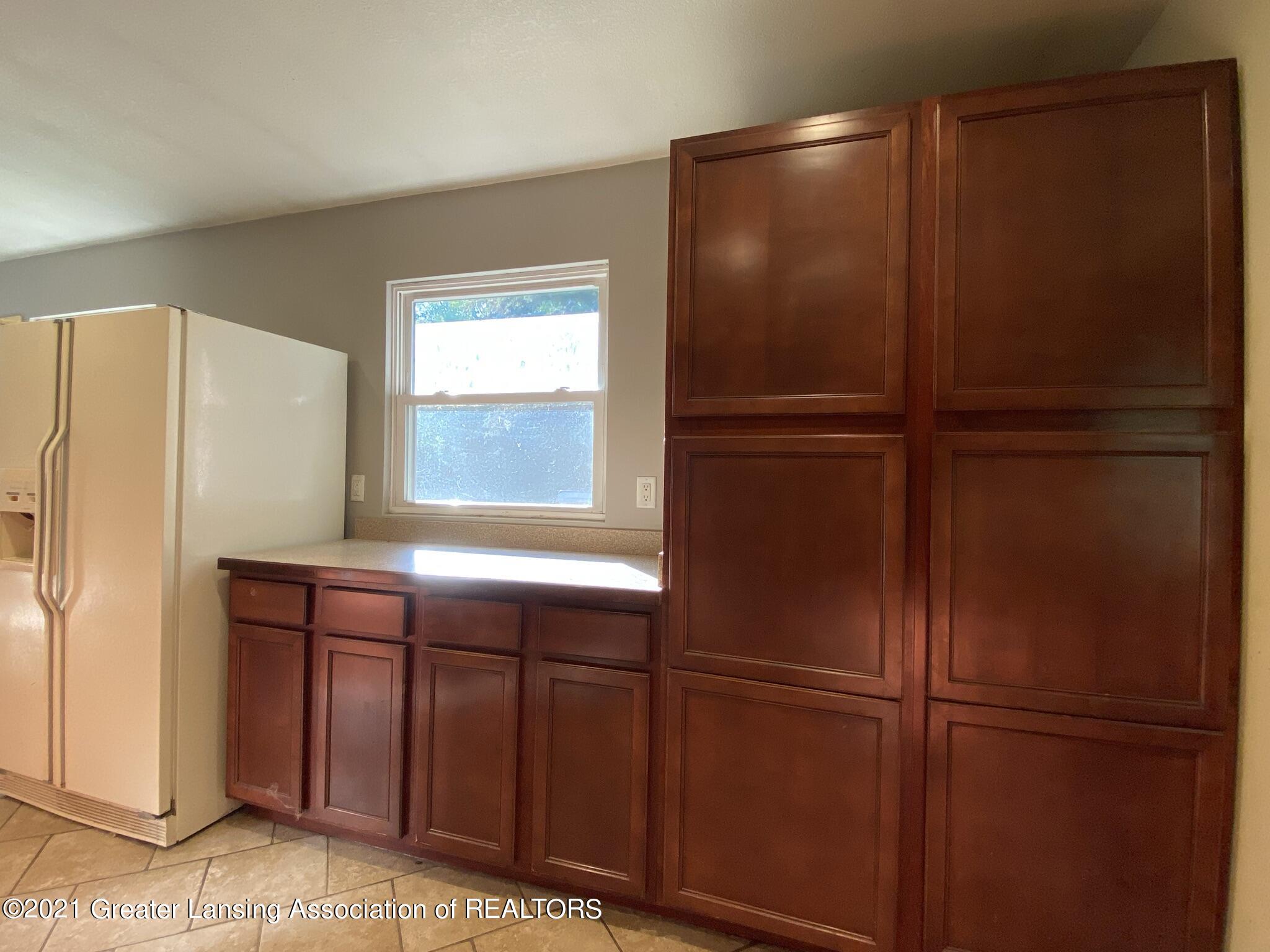 8650 West Jason Road St. Johns, MI 48879 - Photo 10 of 37 10 Kitchen ample cabinet space
