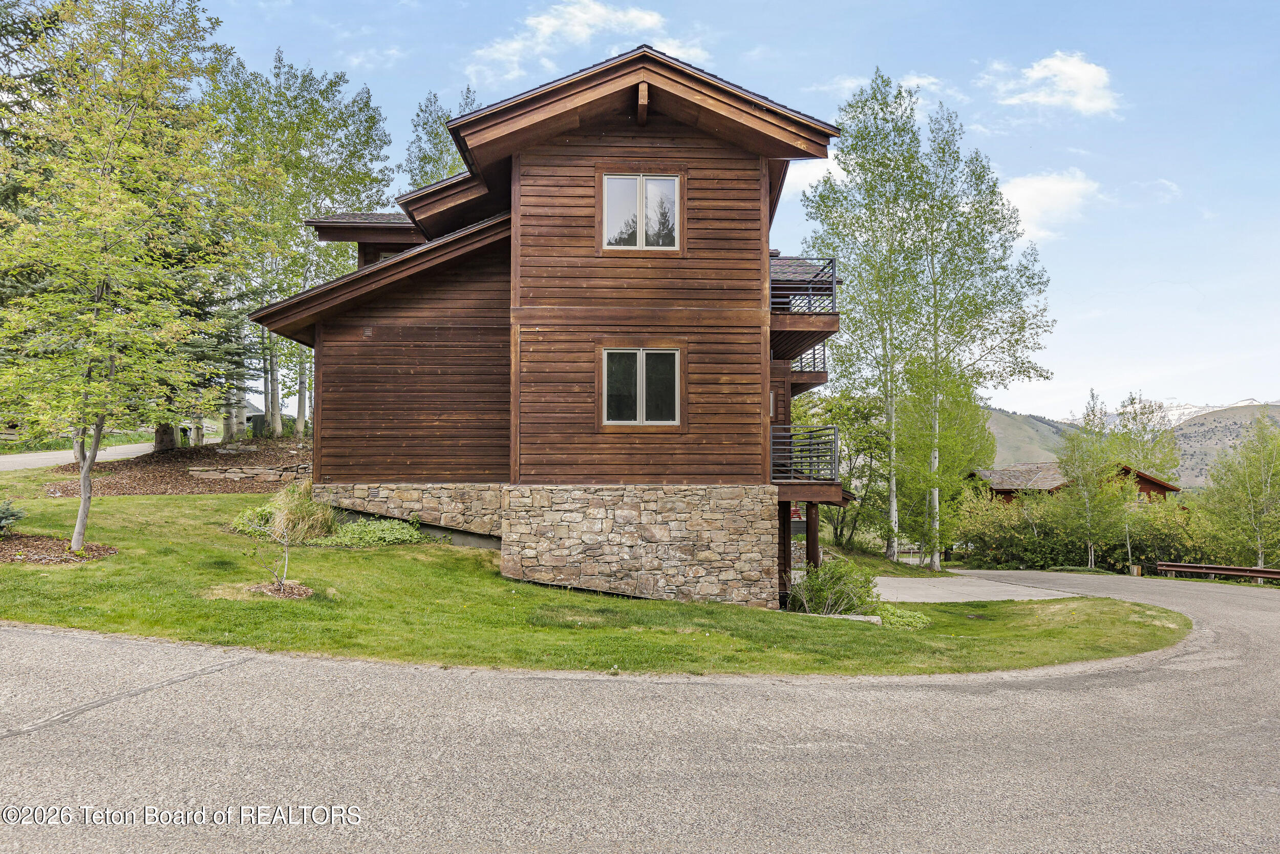 480 Henley Road Jackson, WY 83001 - Photo 3 of 57 Side view