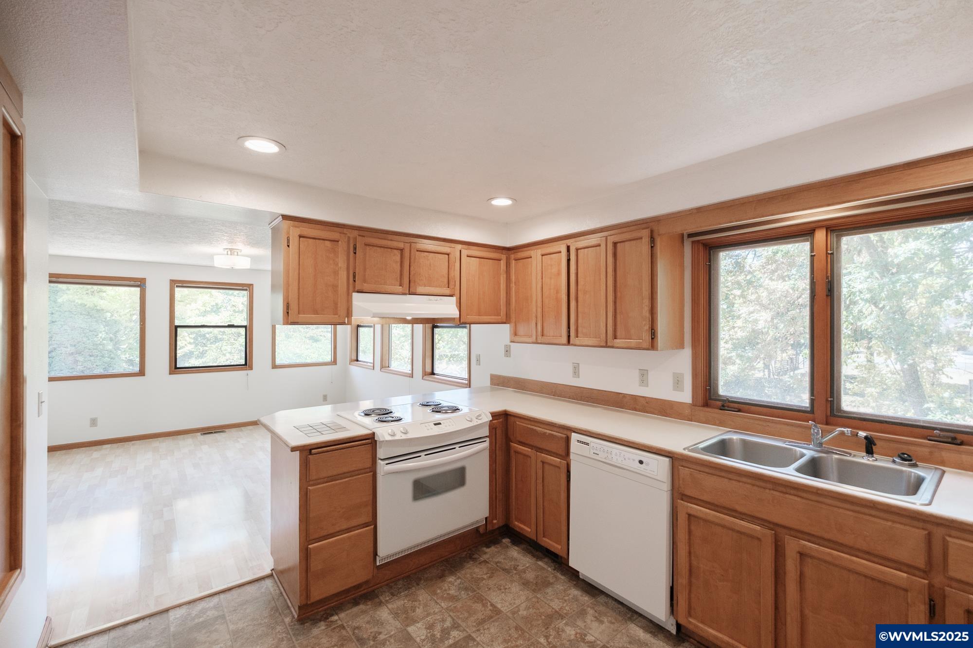 320 North Gun Club Road Independence, OR 97351 - Photo 11 of 47