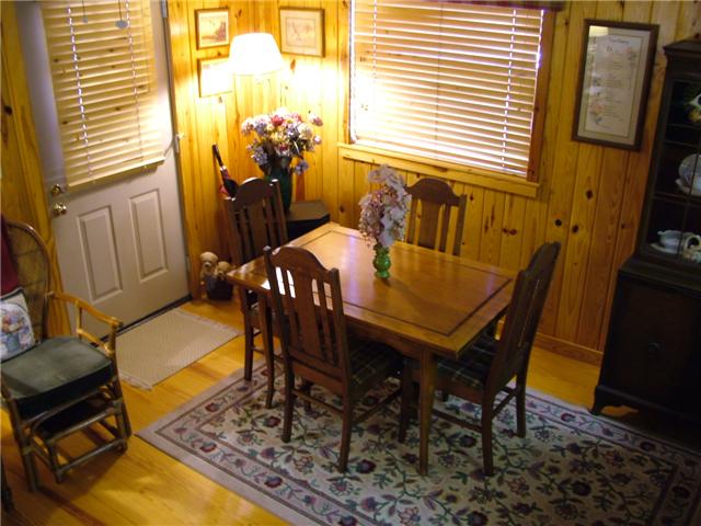 177 Cedar Point Road Bumpus Mills, TN 37028 - Photo 12 of 17 Dining Area