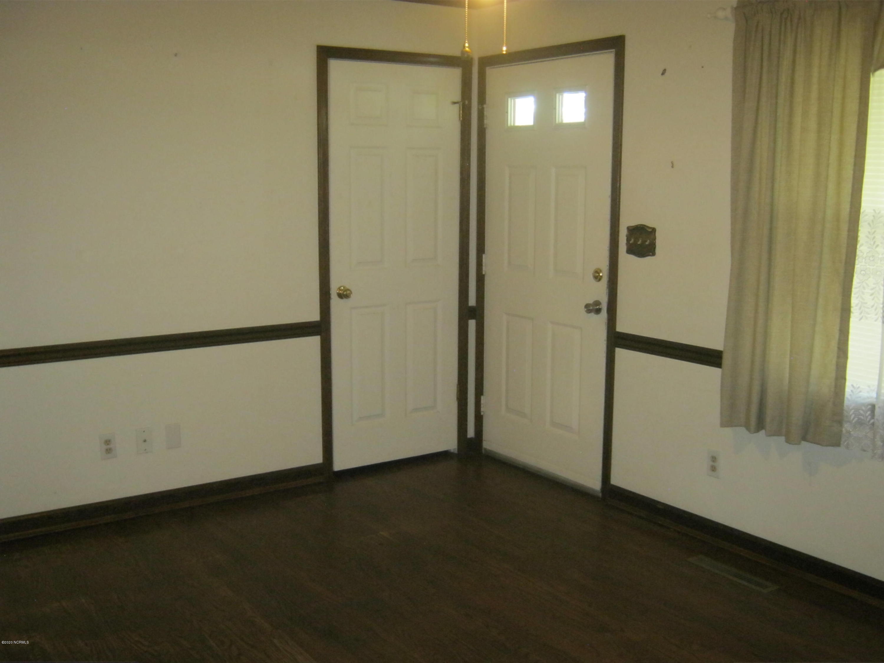 1076 Hopkins Road Williamston, NC 27892 - Photo 5 of 41 IMG_6166