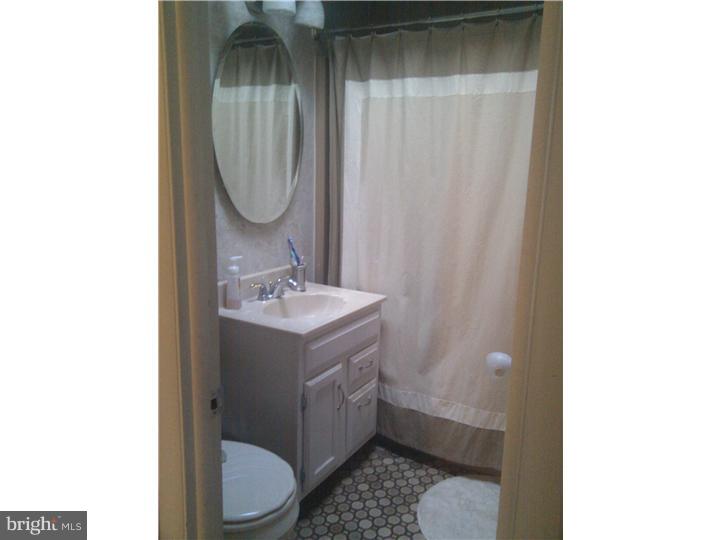 114 Ridgefield Road Philadelphia, PA 19154 - Photo 16 of 18 Bathroom