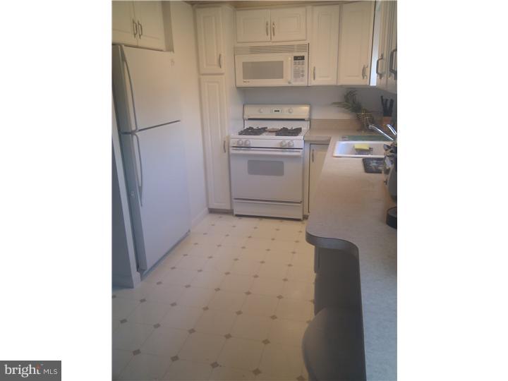114 Ridgefield Road Philadelphia, PA 19154 - Photo 6 of 18 Kitchen