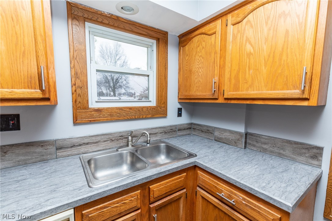 952 Dan Street Akron, OH 44310 - Photo 17 of 34 Gallery Image 17