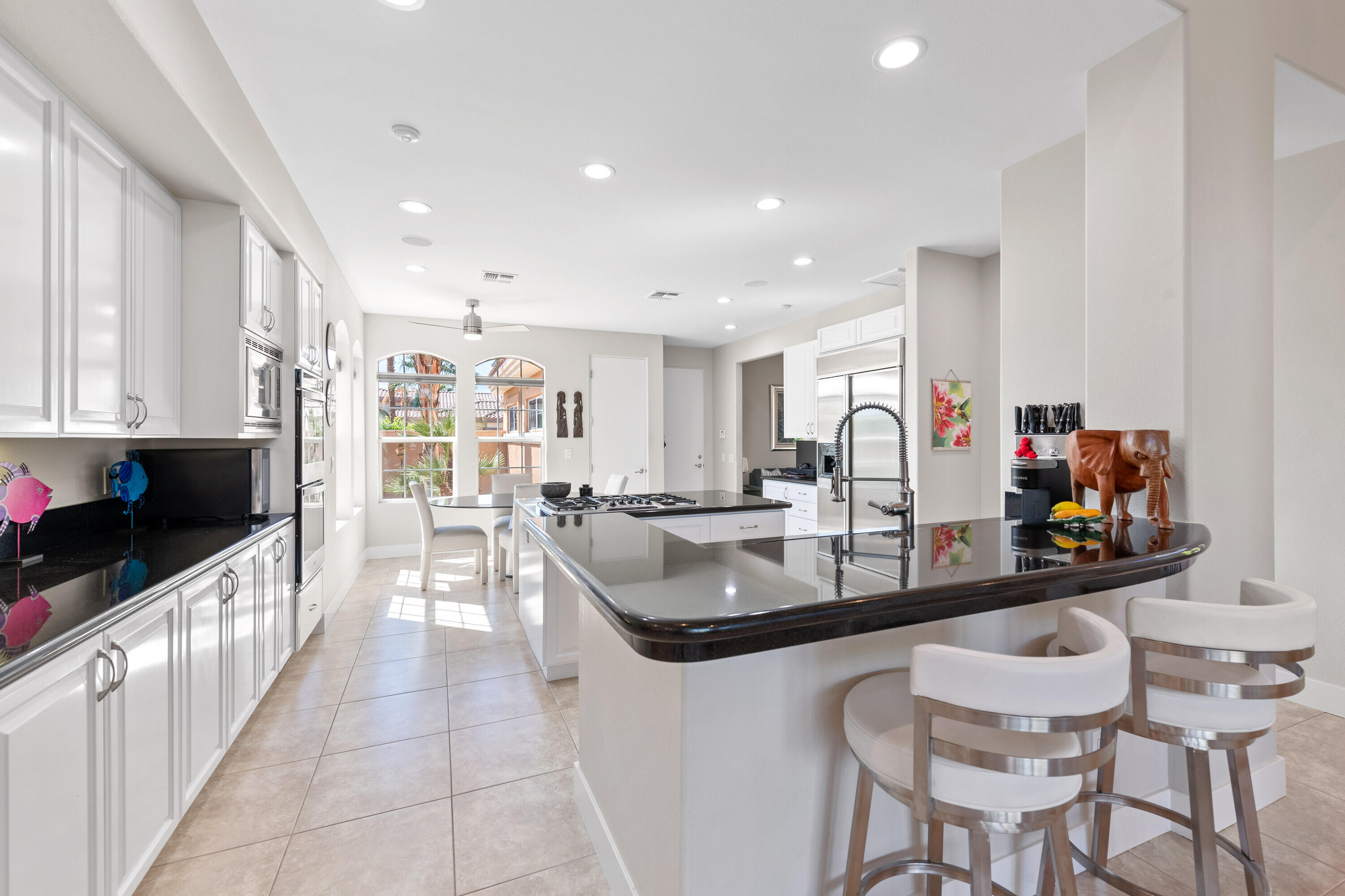 1 Varsity Circle Rancho Mirage, CA 92270 - Photo 14 of 50 Counter seating