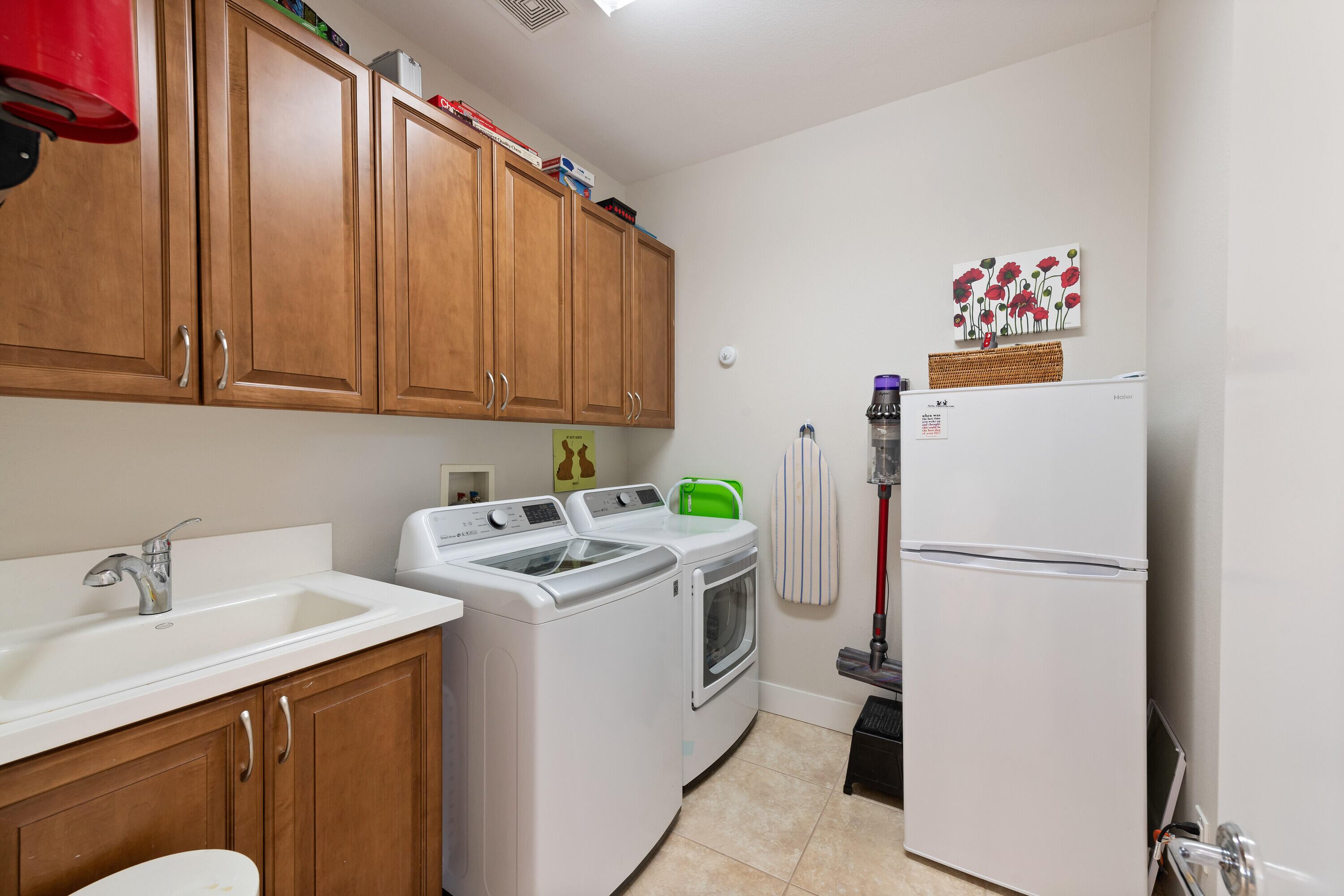 1 Varsity Circle Rancho Mirage, CA 92270 - Photo 36 of 50 Laundry Room w/sink