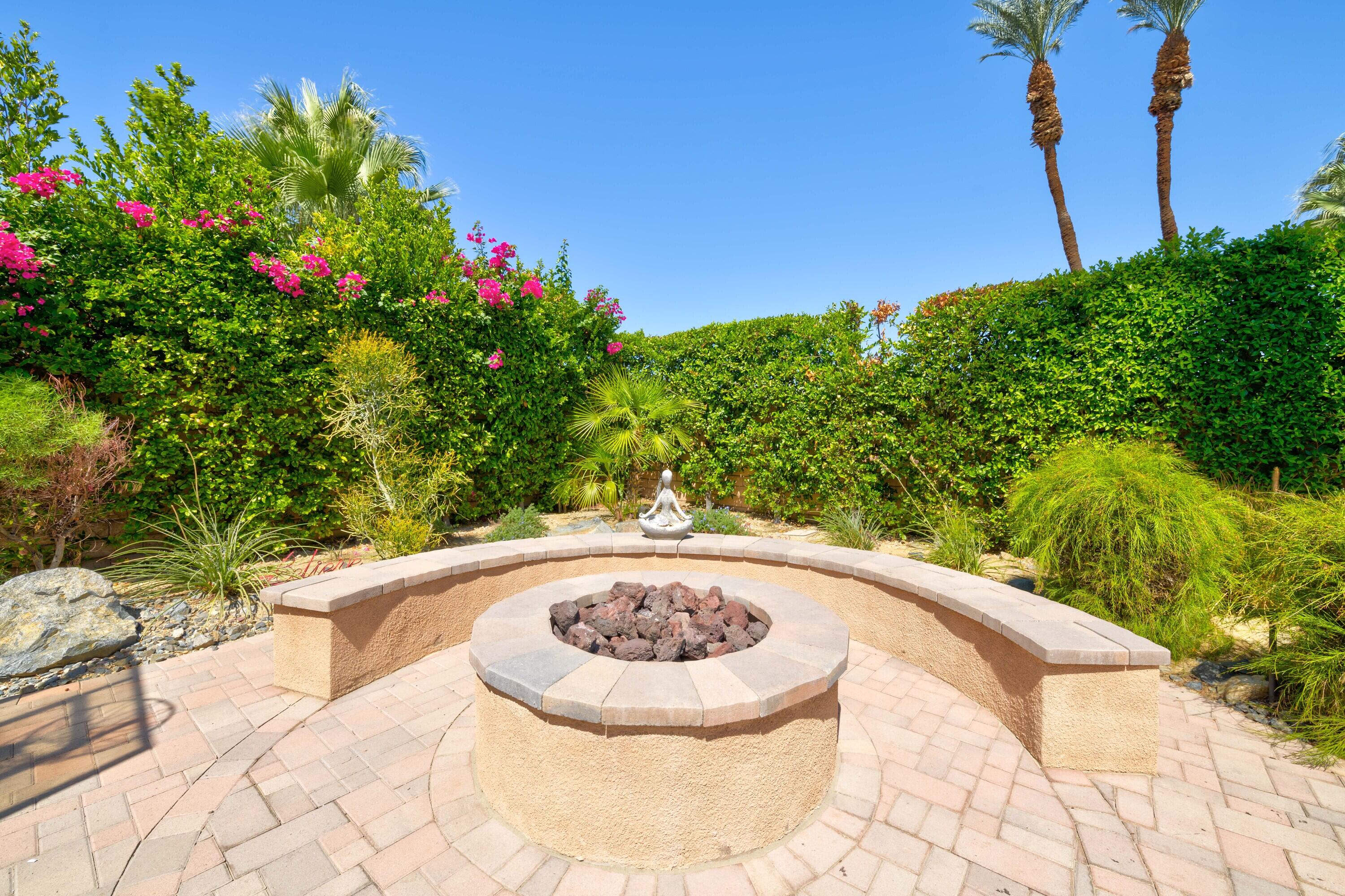 1 Varsity Circle Rancho Mirage, CA 92270 - Photo 41 of 50 Firepit with circular seating