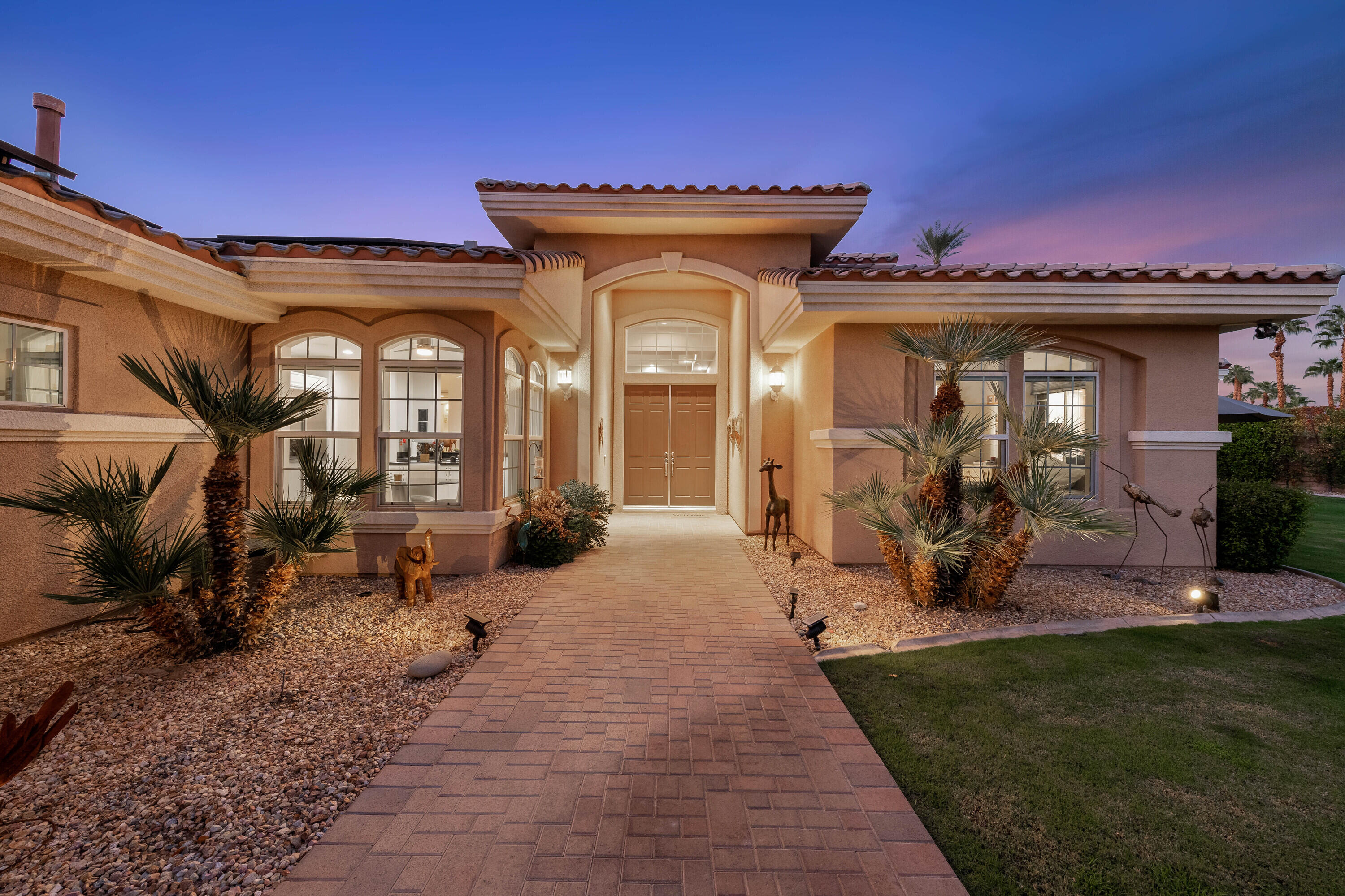 1 Varsity Circle Rancho Mirage, CA 92270 - Photo 44 of 50 Courtyard at twilight