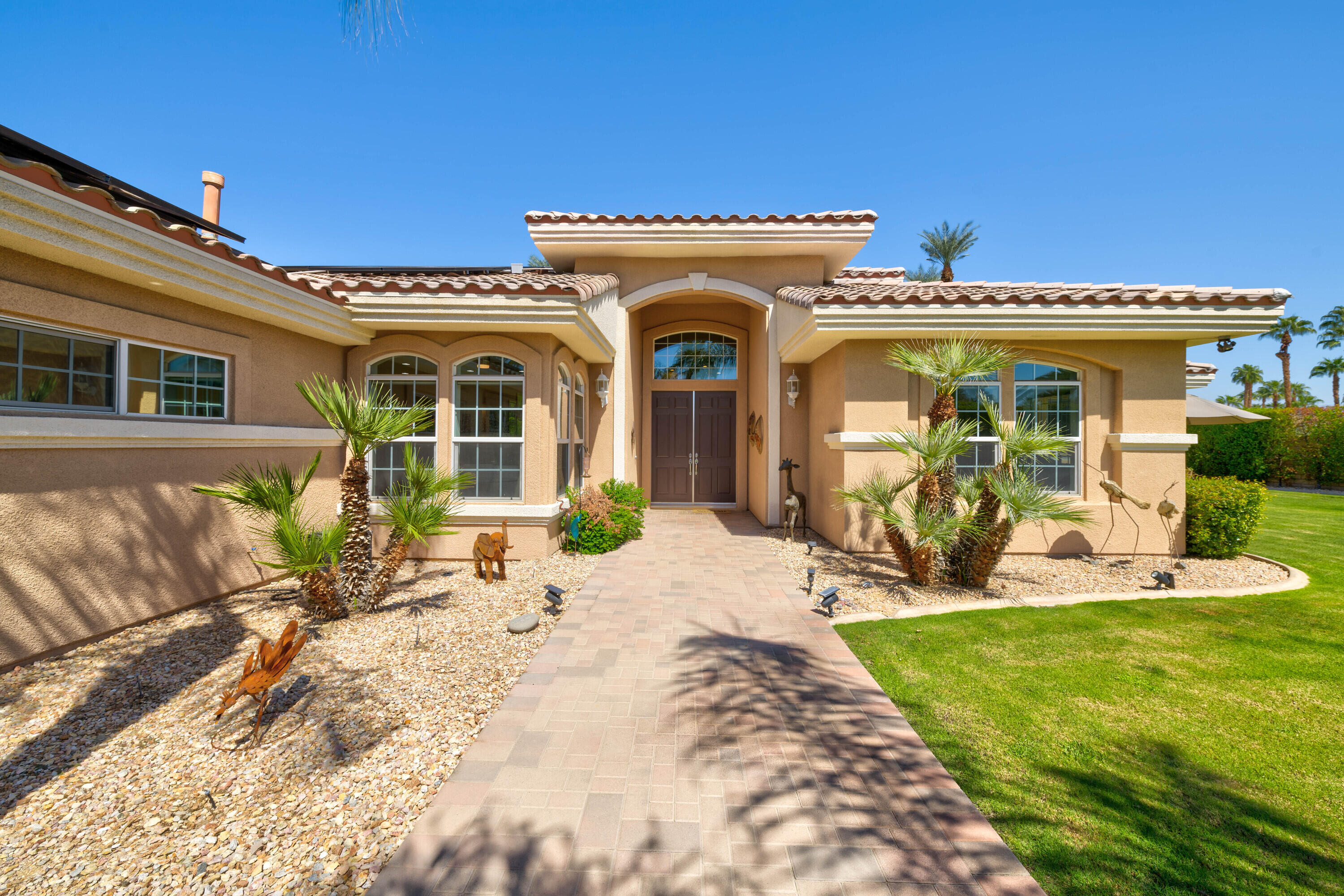 1 Varsity Circle Rancho Mirage, CA 92270 - Photo 5 of 50 Courtyard entry