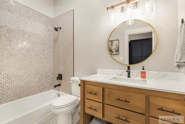 $795,000 | 5561 Jolyn Way, Idaho Falls, ID 83404