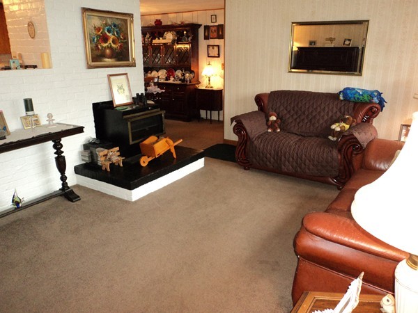 52 William Road Holbrook, MA 02343 - Photo 2 of 11 Gallery Image 2