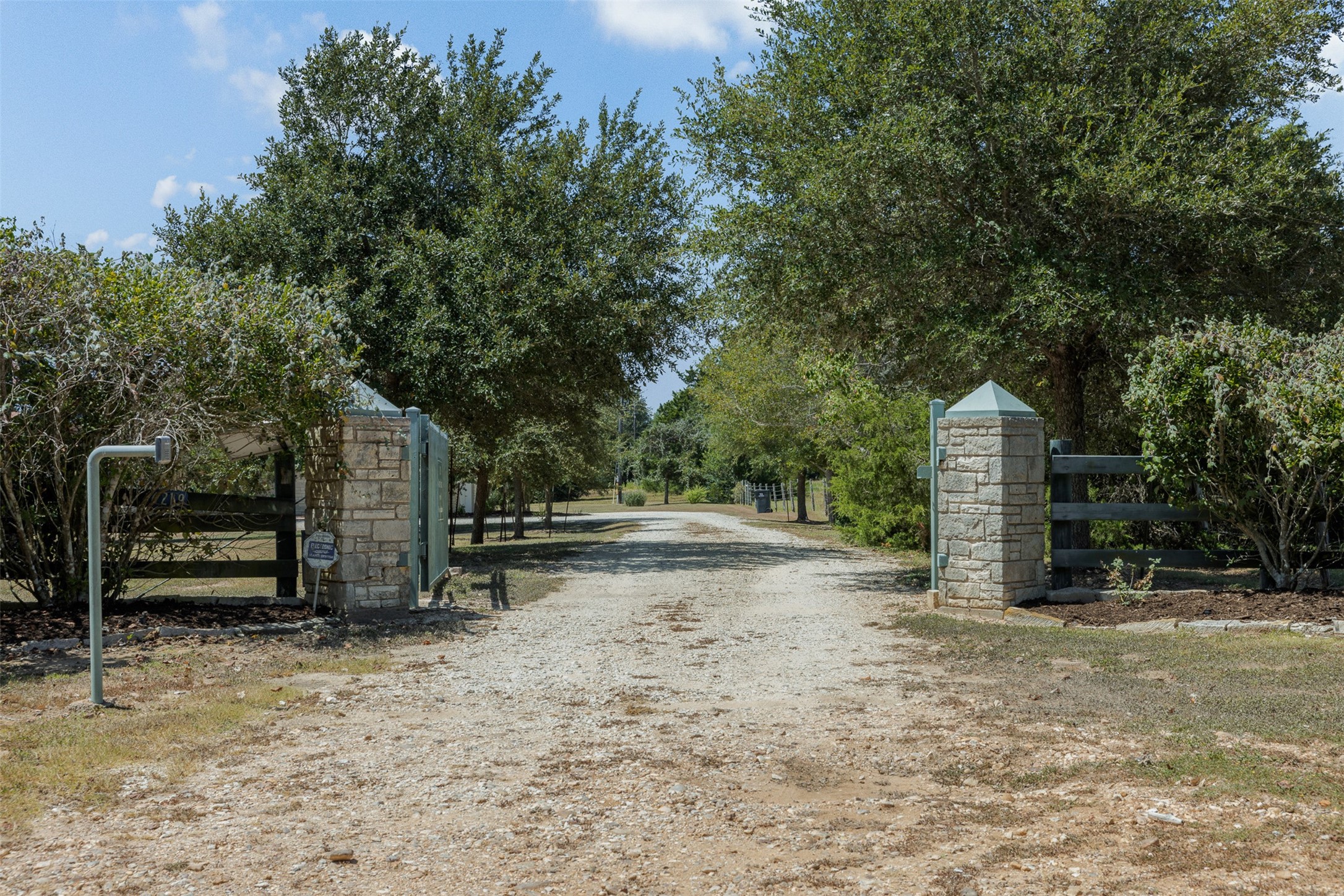 6219 Andreas Road Round Top, TX 78954 - Photo 4 of 35 Gallery Image 4